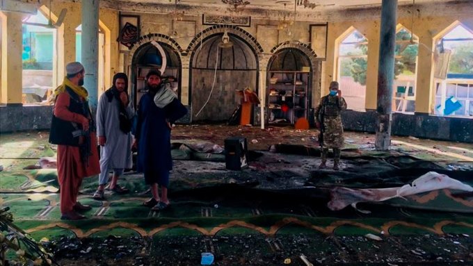 Li mizgefteke Nangarhar a Afganistanê dema nimêja Înê teqîn çêbû