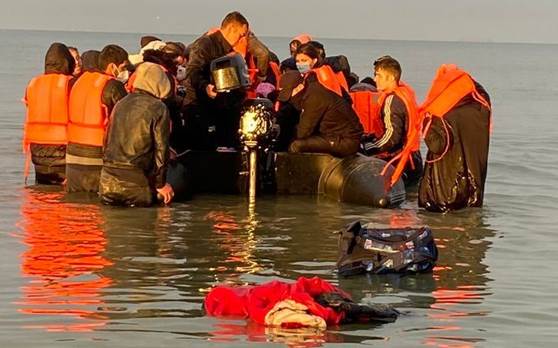 Nêzîkî 40 koçberên Kurd ên Basûrê Kurdistanê derbasî Brîtanyayê bûn