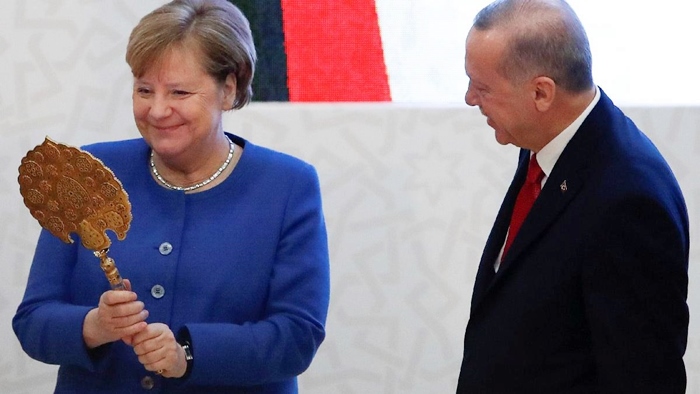 Merkel serdana xatirxwestinê bo Tirkiyê dike