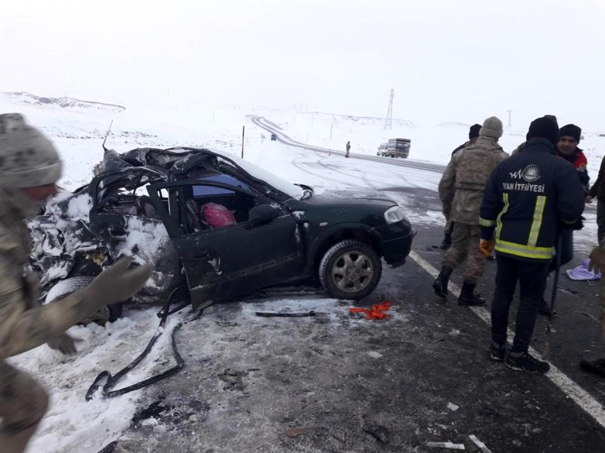 Mînîbus û otomobîlekî lihev ketin: 1 mirî û 3 birîndar