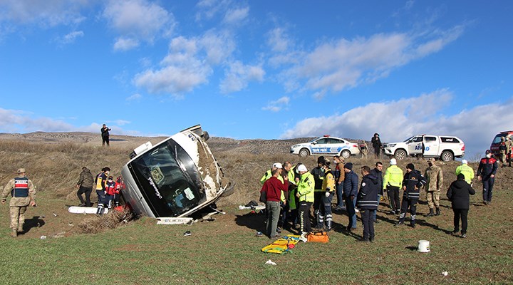 Minîbusa werzisvanên Batmanê qeza kir: 1 mirî, 15 birîndar