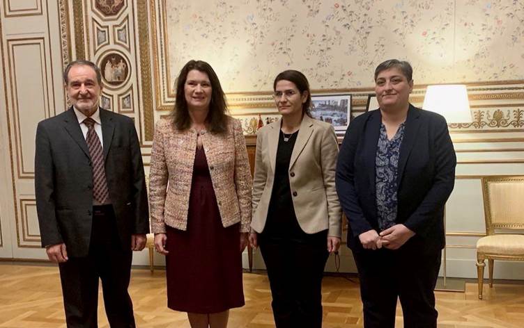 Wezîra Karên Derve ya Swêdê pistevaniya xwe ji bo Kurdên Rojavayê Kurdistanê dubare kir