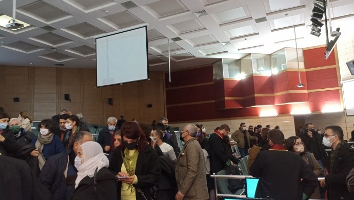 Doza qetilkirina keça Kurd Denîz Poyraz hat taloqkirin