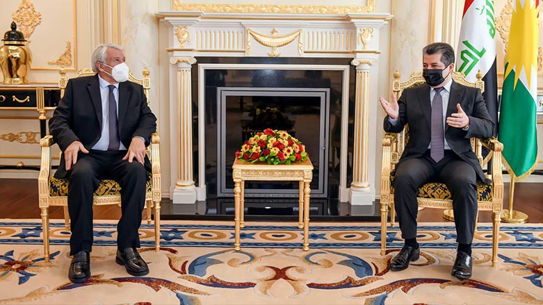 Serokwezîr Barzanî pêswazî li Serokê Dezgeha Danielle Mitterand û kurê wê kir