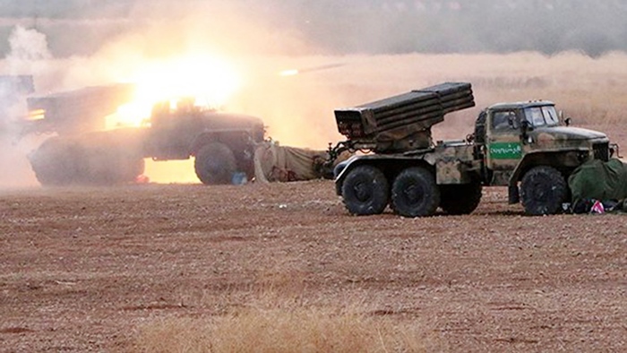 SOHR: Topbarana hêzên girêdayî Tirkiyê û Samê li Idlib û Helebê dewam dike