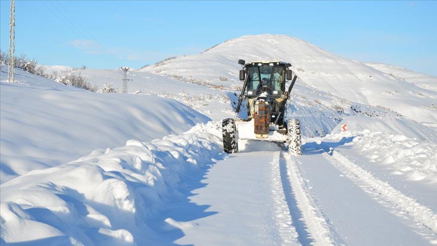 Ji ber berfa zêde rêyên zêdetirî hezar û 500 gundan hatin girtin