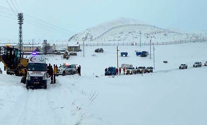 Cenazeyên 2 kesên li Xorasan a Erzeromê di bin asîtê de mabûn hat derxistin