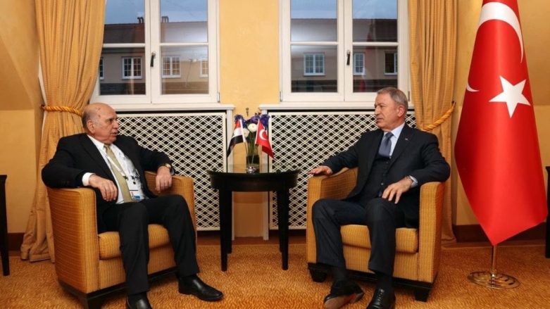 Fuad Husên û Wezîrê Berevaniyê yê Tirkiyê civiyan