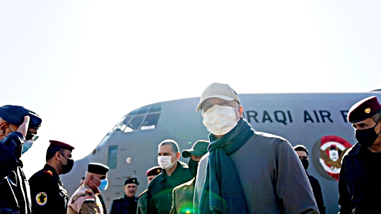 Kazimî serdana baregeha Geyare ya sînorê Iraq-Sûriyê kir û derbasî Singalê dibe