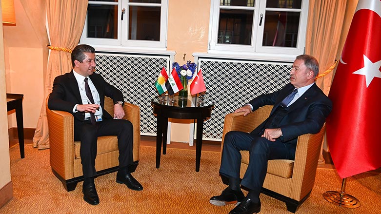 Mesrûr Barzanî bi Wezîrê Berevanî yê Tirkiyê Hulusi Akar re civiya