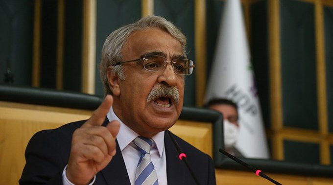 VÎDEO | Mîthat Sancar li Parlamentoya Tirkiyê bi Kurdî banga hilbijartina dersên Kurdî kir...