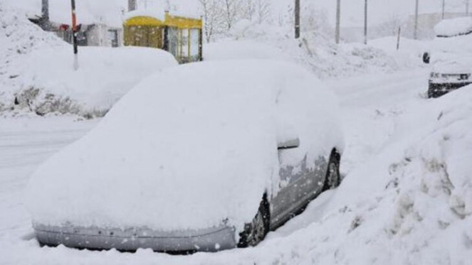 Li Bedlîsê berfê kir ku rojekî navbir bidin perwerdê