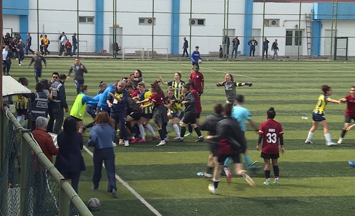 Pistî aloziya lîstika tîma jinan a Amedspor û Fenerbahçe nijadperestîya Tirk car din rûyê xwe nîsan da!