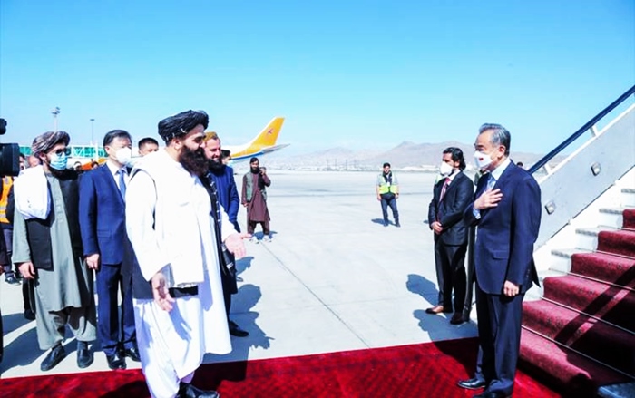 Wezîrê Çînê bi serdaneke surprîz çû Afganistanê û ji aliyê Talîbanê ve hat pêswazîkirin