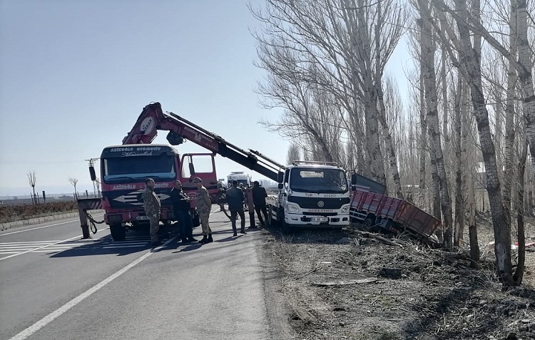 Li Agirî kamyona barê malê wergeriya: Ji heman malbatê 5 kesan can da