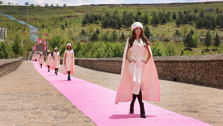 Dîzayner Hîkmet Eraslan, danasîna kreasyona nû,  li Diyarbekirê kir