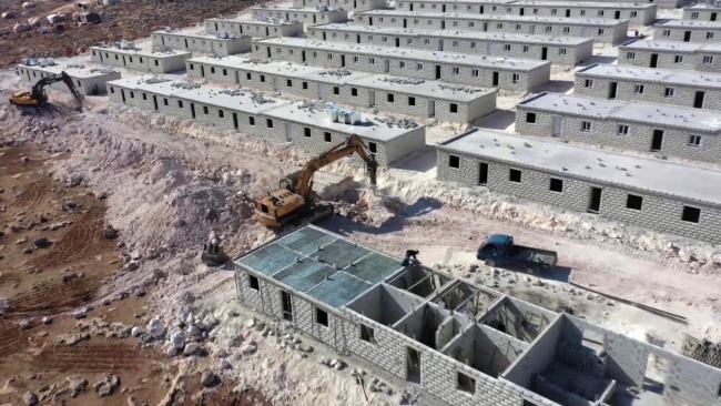 Tirkiye li Sûriye û Rojavayê Kurdistanê 240 hezar xaniyan ava dike