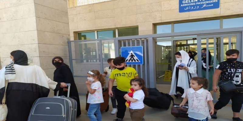 Îran deriyên xwe yên navbera Iraqê vekir û seferên balafiran destpêkirin