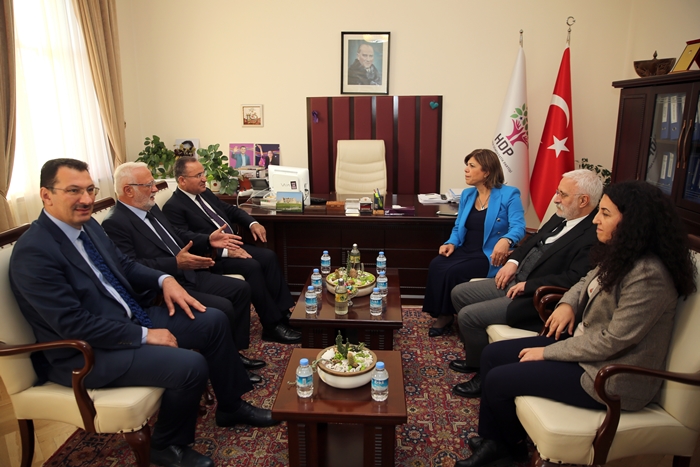 Sanda AKPê serdana Navenda Gistî ya HDPê kir