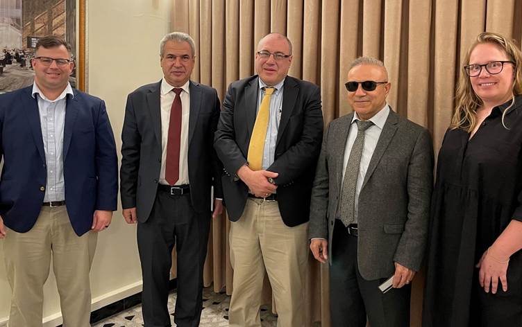 Sandeke Amerîkayê bi berpirsên ENKSê re civiya