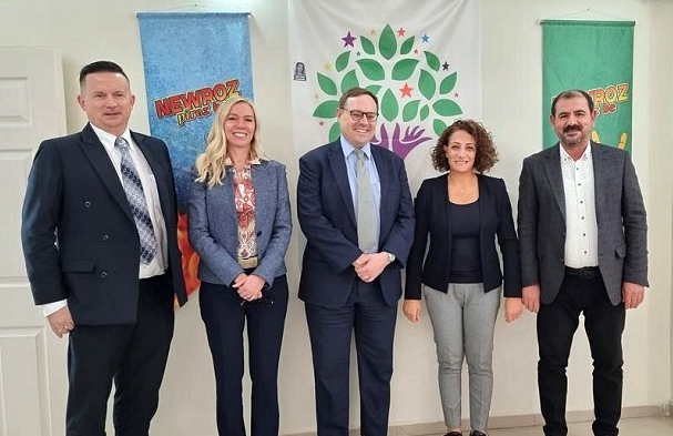 Sandeke Balyozxaneya Amerîkayê li Diyarbekirê serdana HDPê kir