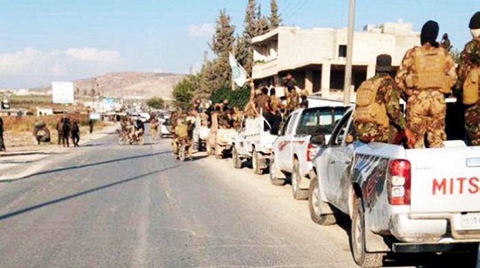 Rojava | Çekdarên HTSê li gundekî sînorê Bakur bicih bûn