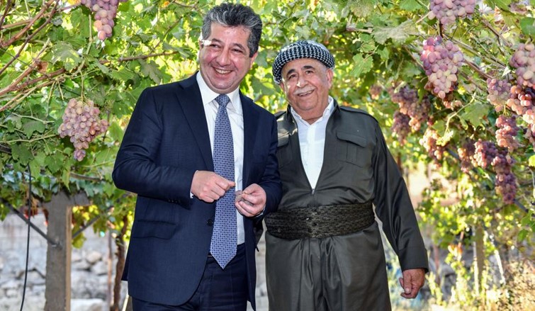 Serokwezîrê Herêma Kurdistanê serdana cotkarekî nimûneyî yê Duhokê kir