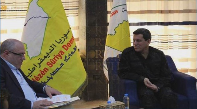 Mazlûm Kobanî bi sandeke Amerîkî re civiya