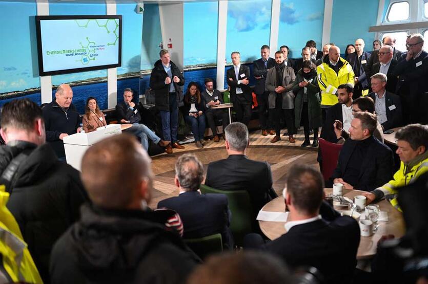 Almanya li hemberê dorpêçên Rûsyayê termînala yekem ya LNG ê vekir