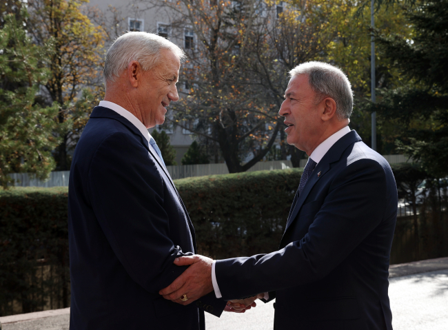 Wezîrê bergiriyê yê Tirkiyê Akar bi wezîrê Îsraîlê re axifî