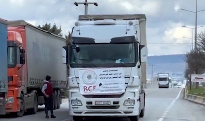 Karwana alîkariyê ya Herêma Kurdistanê û Dezgeha Xêrxwazî ya Barzanî gihîst Efrînê