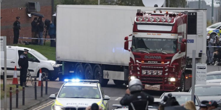 Termên 18 koçberan di kamyonekê de hatin dîtin