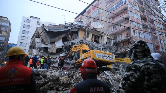 Li Diyarbekirê li ser xaniyên hilwesiyan biryara binçavkirina 29 kesan hat dayîn