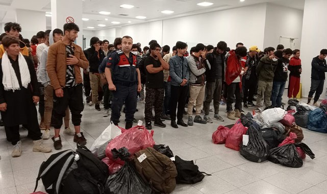 Tirkiye | Di hefteyekê de zêdetirî hezar koçber hatin dersînorkirin