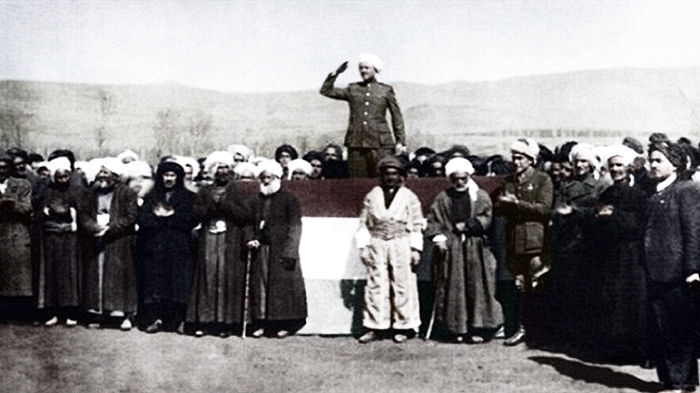 Pêsewa Qazî Mihemed, 22 Çileyê 1946an damezrandina 'Komara Kurdistanê' ragihand
