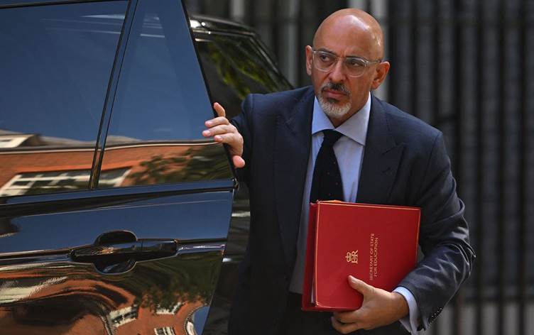 Siyasetmedarê Brîtanya yê Kurd Nedîm Zehawî ji kar hat dûrxistin