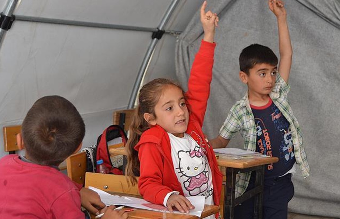 Li 4 parêzgehên li herêma erdhejê dibistanan dest bi perwerdehiyê kirin