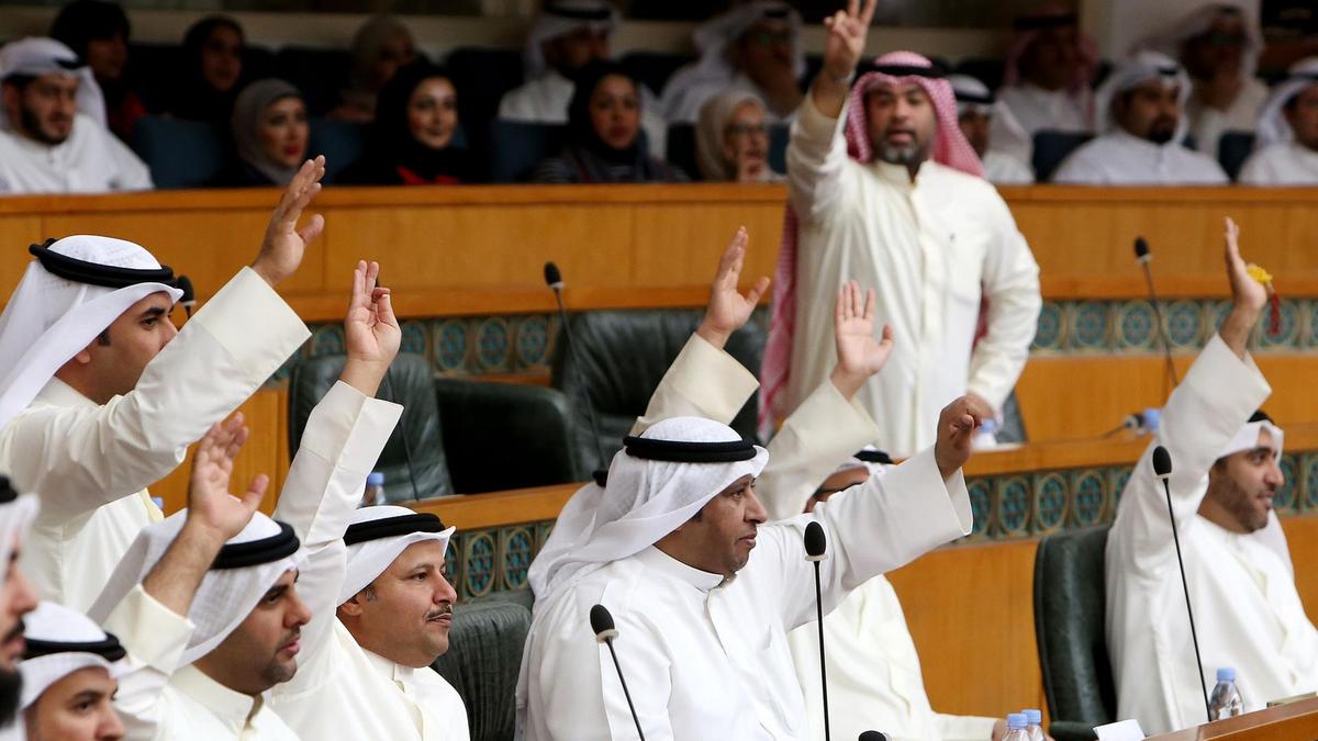 Li Kuweytê hilbijartin hat betalkirin, parlamenterên berê vegeriyan parlamentoyê