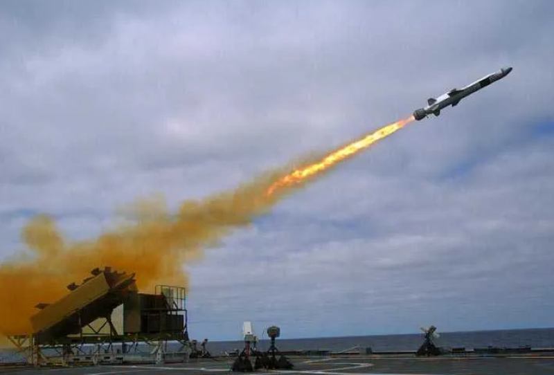 Amerîkayê, firotina mosekên Tomahawk qebûl kir