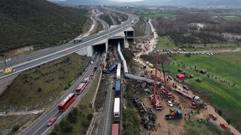 Pistî qezaya trênê wezîrê gihandinê yê Yûnanistanê îstifa kir