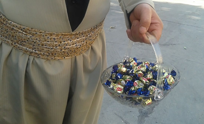 Cejna Qurbanê li hemû perçeyên Kurdistanê bi serdana goristanan û besdariya nimêjê destpê kir