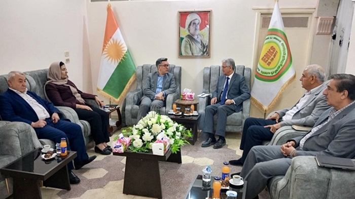 Nûnerê Amerîkayê li Qamislo bi ENKSê re civiya