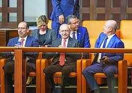 Dema Erdogan silav da meclisê, parlementerên HDP û CHP ê ji ber Erdogan ranebûn