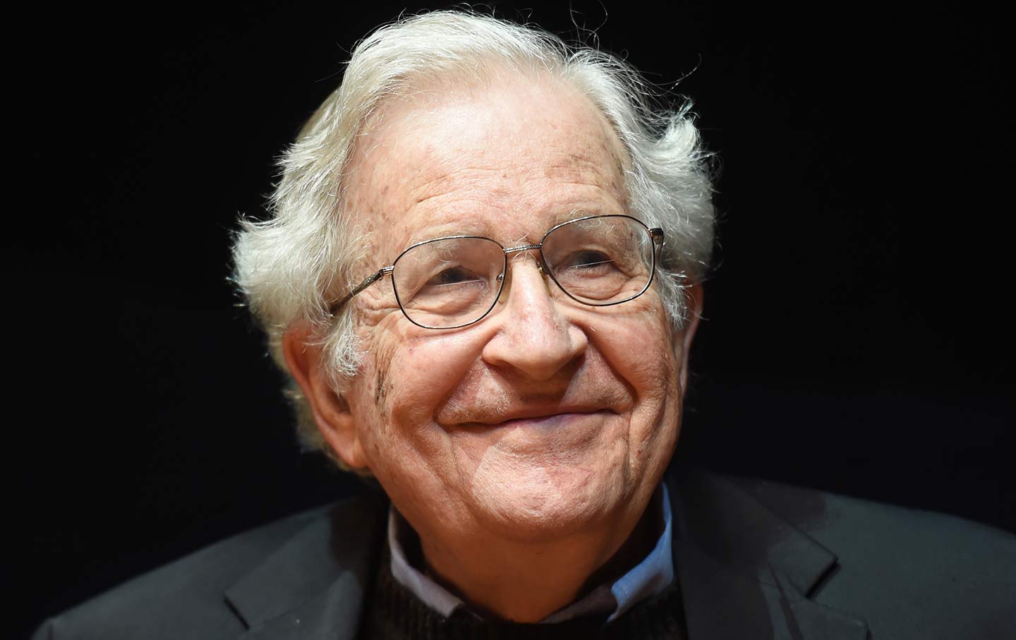Noam Chomsky: Kurd bi yekbûnê dikarin li navenda kêseyên Rojhilata Navîn xwe biparêzin