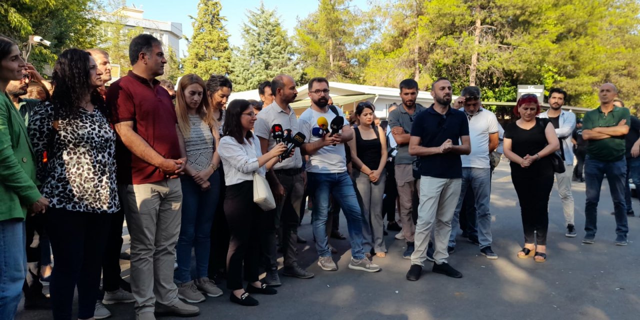 15 rojnamevanên ku 13 meh in girtî bûn hatin berdan