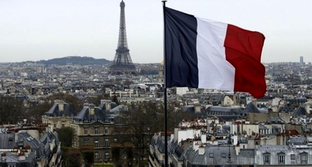 Li Fransayê biryara qedexekirina hîcabê li dibistanan hat pesendkirin