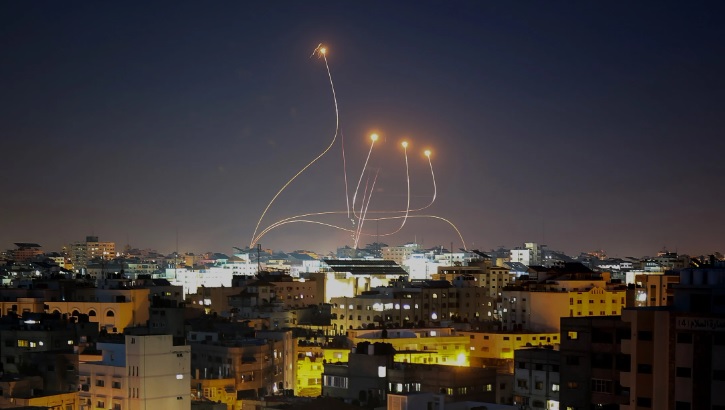 SANA: Îsraîlê êrîsên esmanî li ser hin xalên leskerî yên li derdora Samê pêk anîn