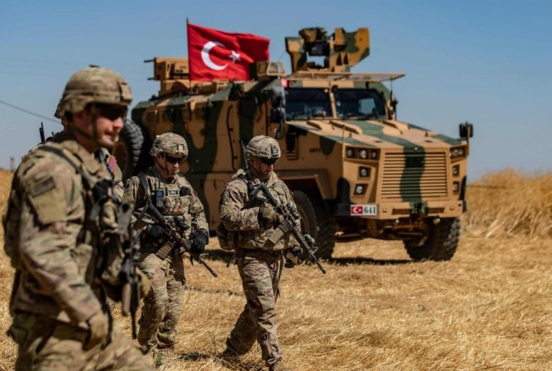 SOHR: Di êrîsa Tirkiyeyê de 2 lesker hatin kustin