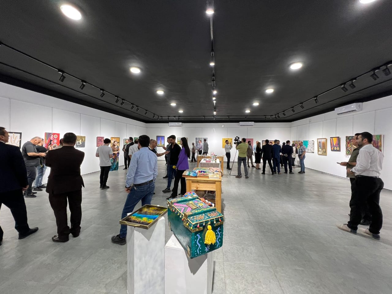 3 hunermendên Rojhilatî li Hewlêra paytext pêsangeheke wêneyan vekirin