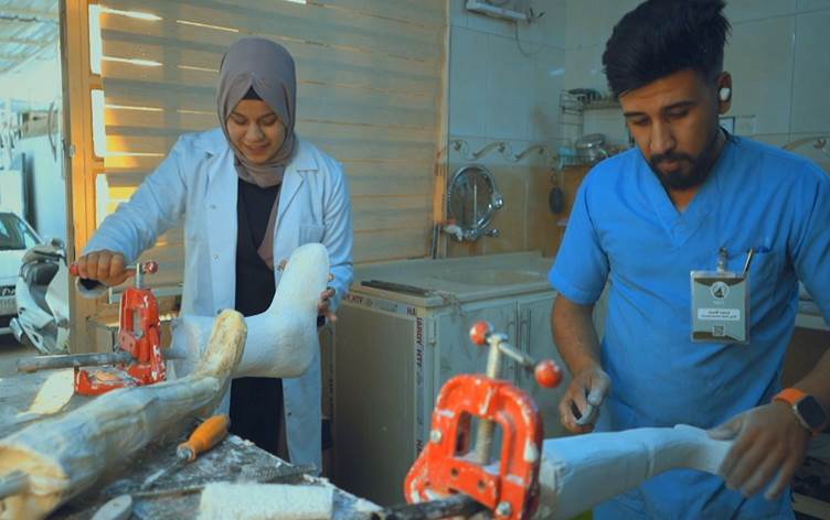 Bijîskek li Mûsilê ji astengdaran re dest û lingan çêdike